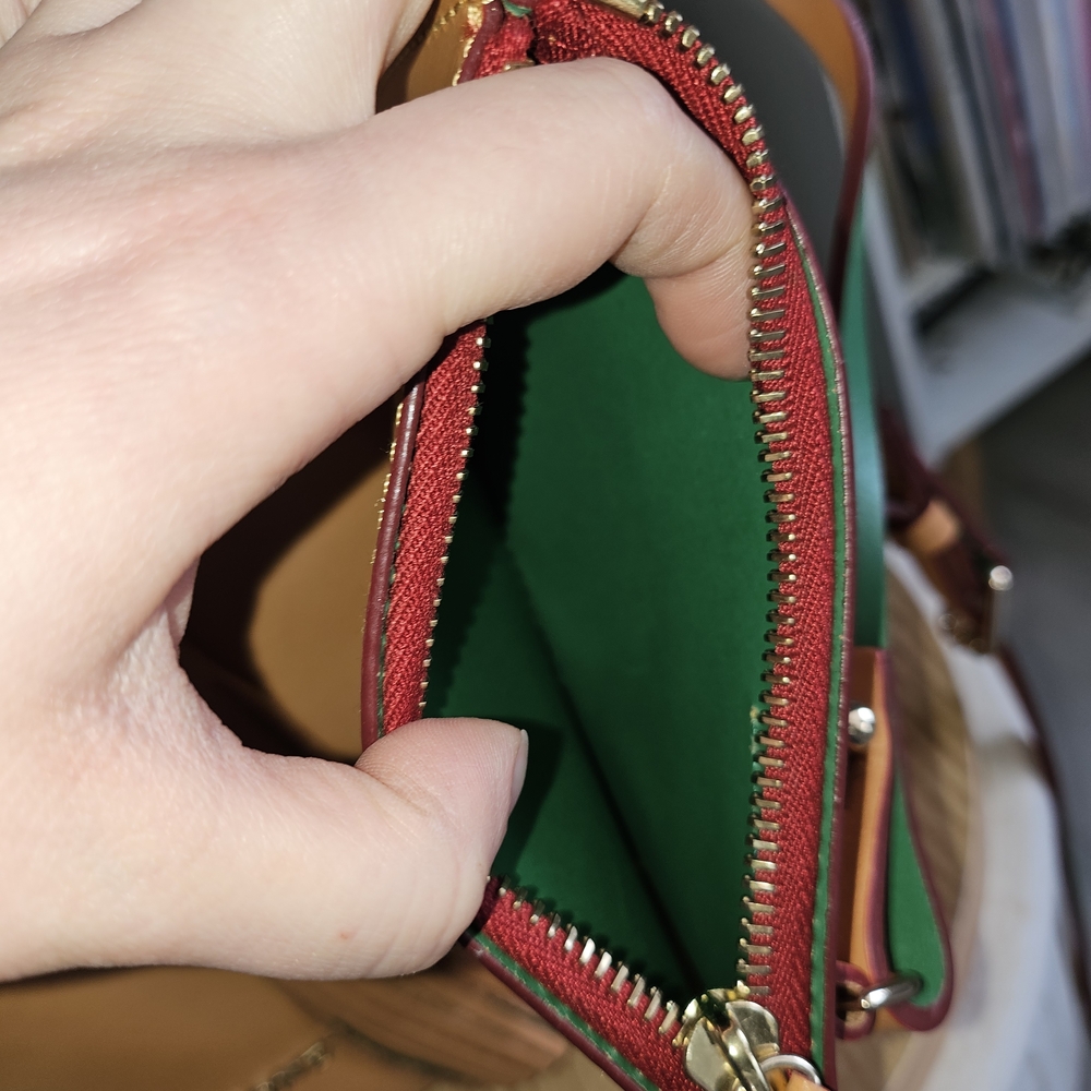🚫❌️SOLD! Dooney & Bourke Serena Tan & Green Drawstring Bucket Bag/ Wristlet - Picture 9 of 9